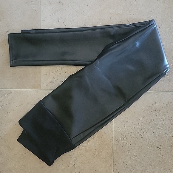 NEW! SPANX Red Hot Black Faux Leather Hi-Rise Leggings Small. - Picture 4 of 10
